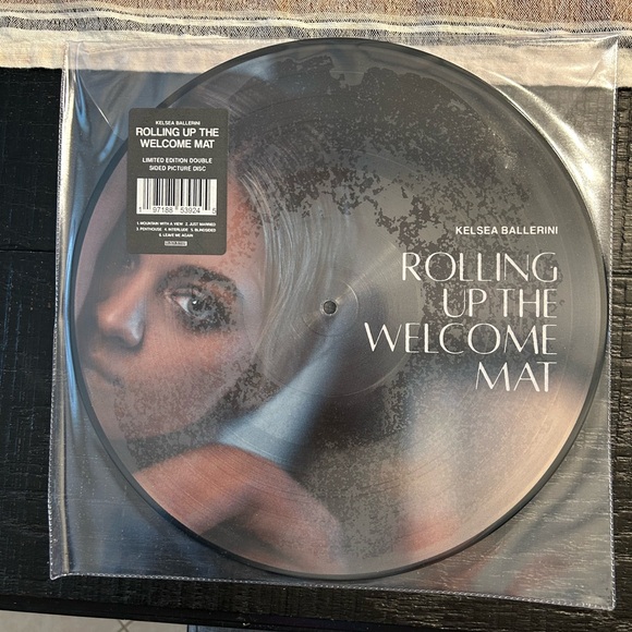 Kelsea Ballerini Vinyl - Rolling Up The Welcome Mat - NWT - Picture 1 of 2